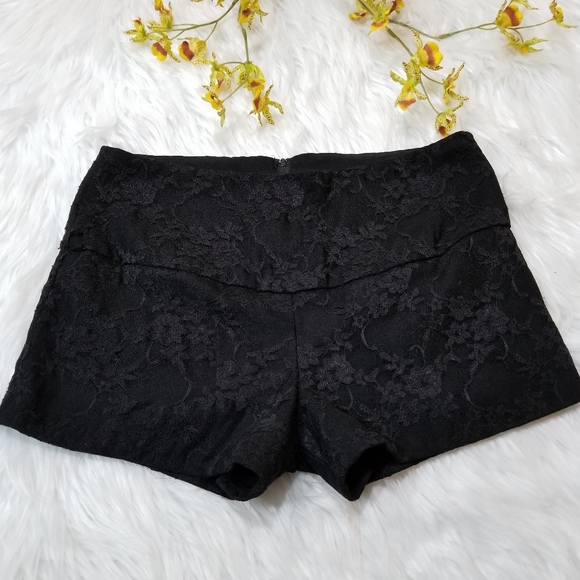 WINDSOR Shorts Black with lace on the outside, SIZE Large. - Picture 2 of 16